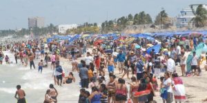 Progreso abarrotado de visitantes