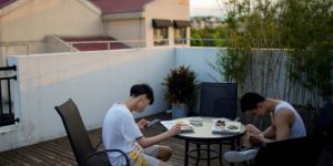 China quiere limitar el uso de teléfonos en los niños; sólo podrían usarlo dos horas al día