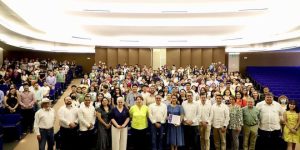 Llevan la historia del Congreso del Estado a universitarios de la Uady