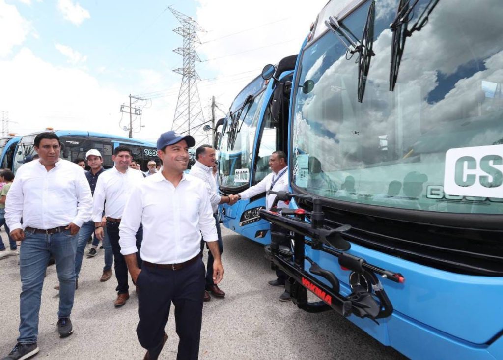 Presenta Vila Dosal las 33 nuevas unidades que brindarán servicio en las nuevas rutas del Sistema de Transporte Público “Va y ven” en Ciudad Caucel