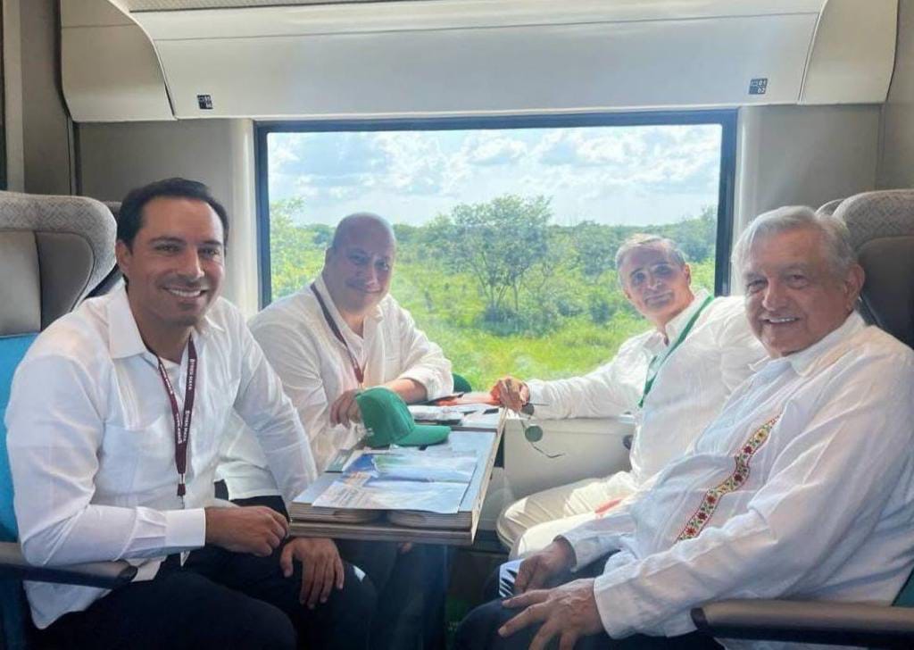 Vila Dosal y López Obrador realizaron el primer recorrido de prueba del Tren Maya que partió desde Campeche hasta Yucatán