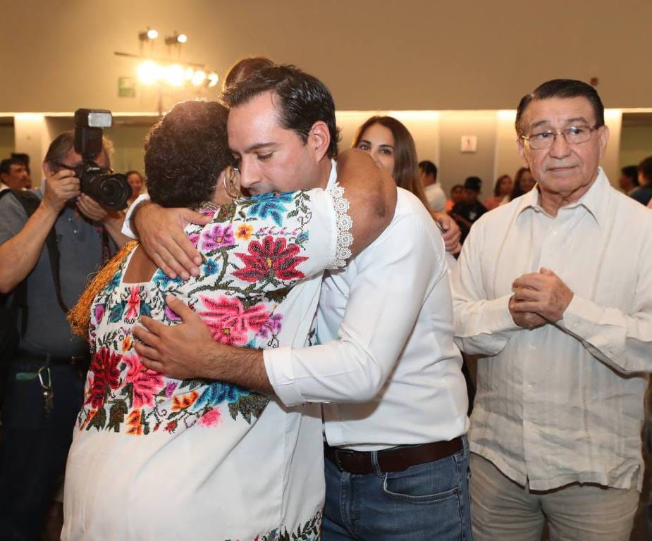Con el apoyo del Gobernador Mauricio Vila Dosal, padres y madres de hijos e hijas migrantes volverán a reunirse después de casi 40 años