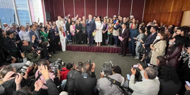 Marcelo Ebrard anuncia que se queda en Morena y no será candidato presidencial