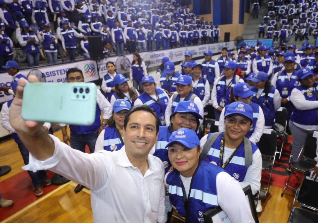 Reconoce el Gobernador Mauricio Vila Dosal el trabajo por un año de los Asistentes del Pueblo
