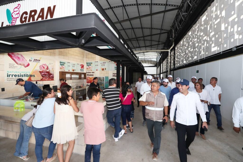 Recorre Vila Dosal junto con su gabinete, el Parque de “La Plancha”, el mejor de México