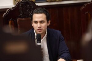 Álvaro Cetina propone descuentos de hasta el 100% en el pago predial de adultos mayores vulnerables