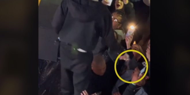 Críticas contra Peso Pluma por tirar agua a un fanático en concierto