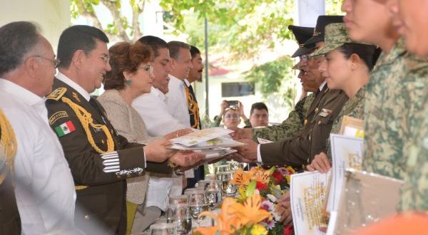 María Fritz Sierra encabeza en Yucatán el 111 aniversario de la creación del Ejército Mexicano