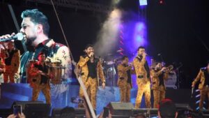 Banda El Recodo pone a bailar a más de 25 mil asistentes en el Paseo Dominical del Carnaval de Progreso