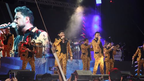 Banda El Recodo pone a bailar a más de 25 mil asistentes en el Paseo Dominical del Carnaval de Progreso