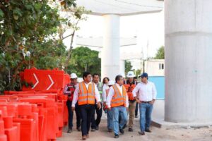 Supervisa Vila Dosal las labores de construcción del viaducto elevado de Progreso