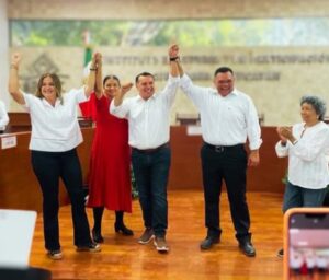 Apoyo total de los yucatecos duranre el registro de Renán Barrera y Cecilia Patrón ante el IEPAC