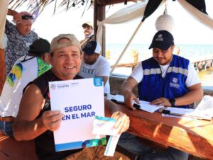 La gente del mar es respaldada por Vila durante la veda del mero