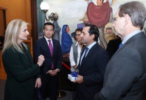 Vila se reúne en Washington D.C. con empresarios del sector turístico y yucatecos que viven en Estados Unidos