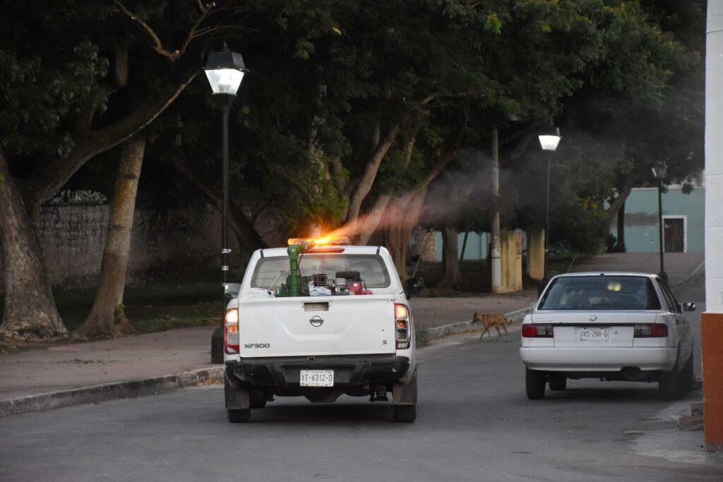 Fumigación contra mosco transmisor de dengue, zika y chikungunya continuará esta semana en Mérida y municipios del interior del estado