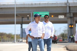 Vila Dosal supervisa el funcionamiento de la glorieta de la salida de Los Héroes