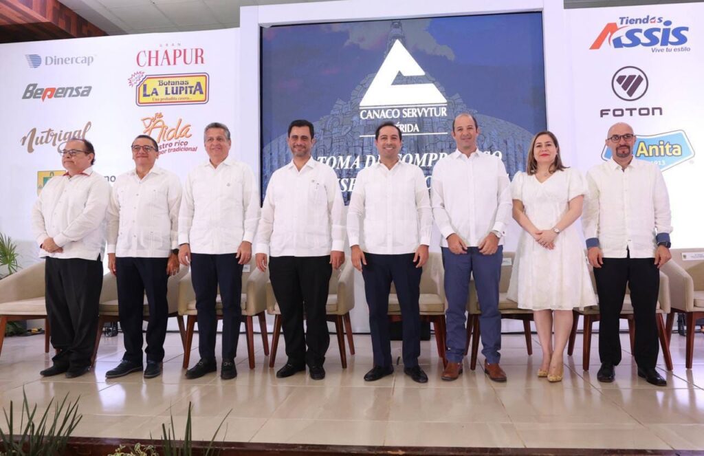 El Consejo Directivo de la Canaco Servytur Mérida 2024 realiza su toma de compromiso