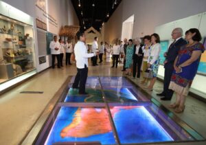 Los Reyes de Suecia finalizan su visita a Yucatán con un recorrido por el Gran Museo del Mundo Maya