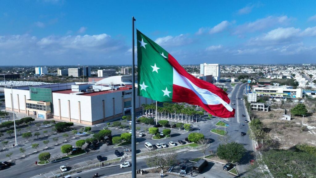 La bandera de Yucatán vuelve a ondear como símbolo de nuestra identidad