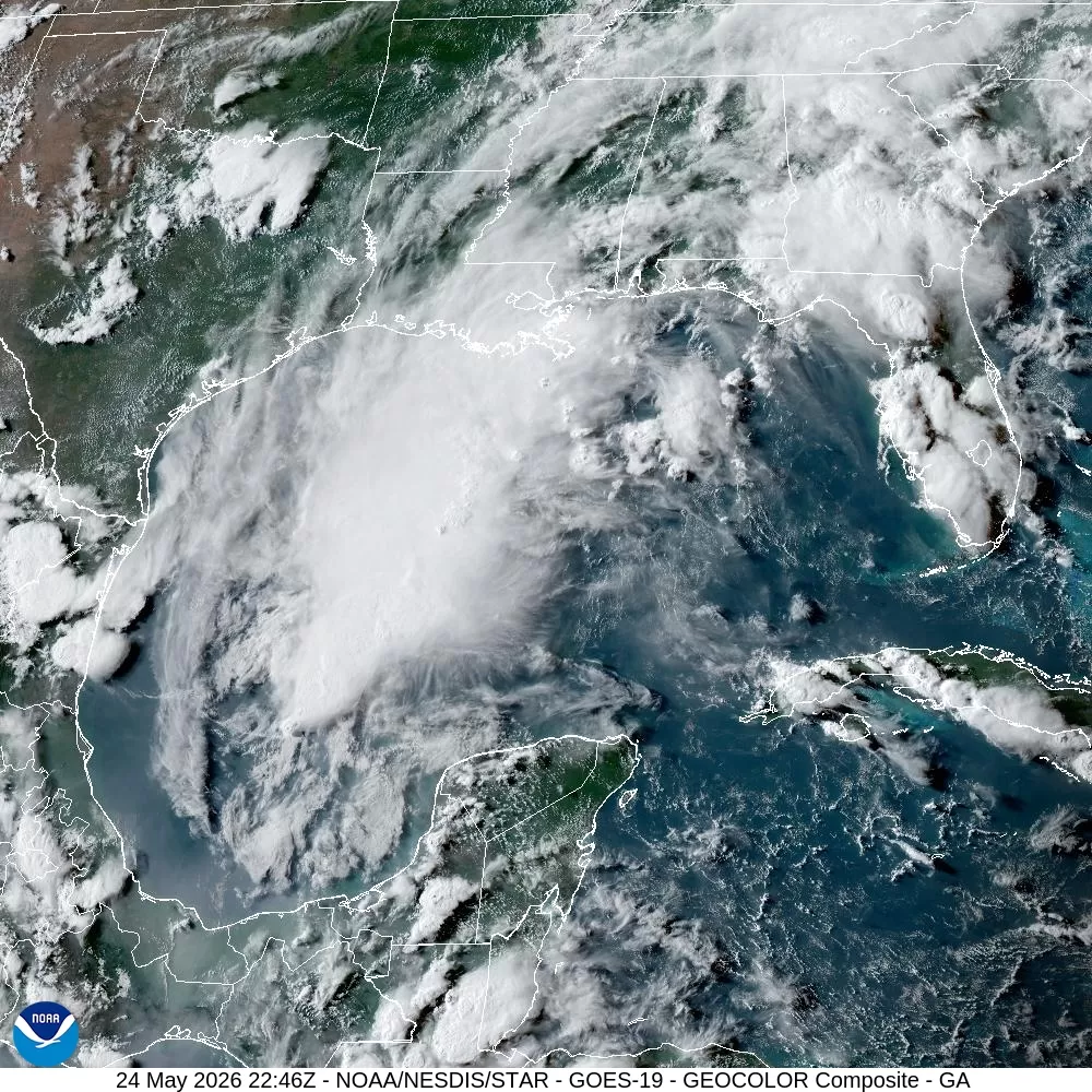 Imagen satelital mostrando una tormenta con extensas nubes sobre el Golfo de México y regiones cercanas